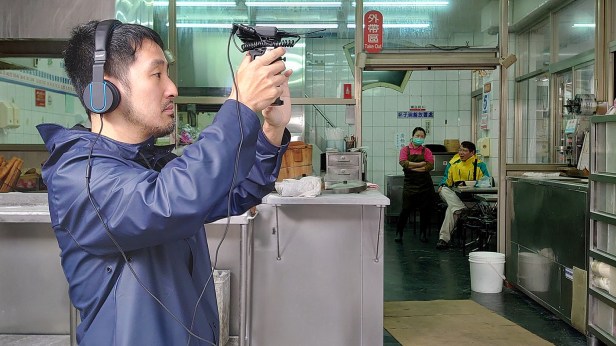 圖說二、李中導演完美詮釋「大師視野」,《代代排》全程以Xperia 1搭載的Cinema Pro拍攝(2)