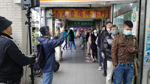 圖說二、李中導演完美詮釋「大師視野」,《代代排》全程以Xperia 1搭載的Cinema Pro拍攝(1)