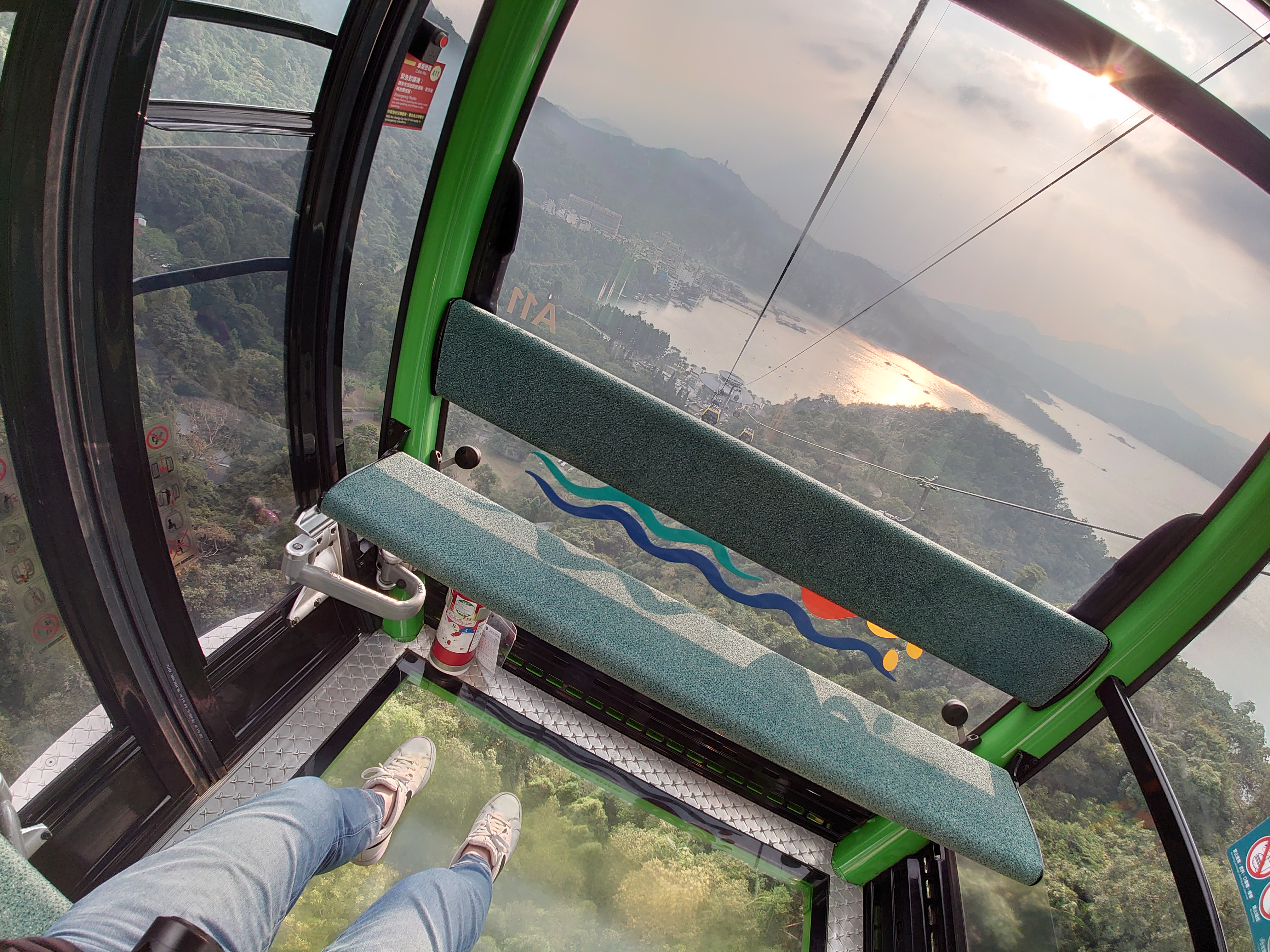 一般相機：自動偵測逆光模式 - 16mm鏡頭 (關閉失真校正製造廣角魚眼效果)